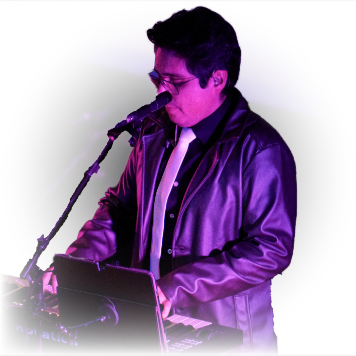 Javier Montenegro pianista del Trío Chulla Vida